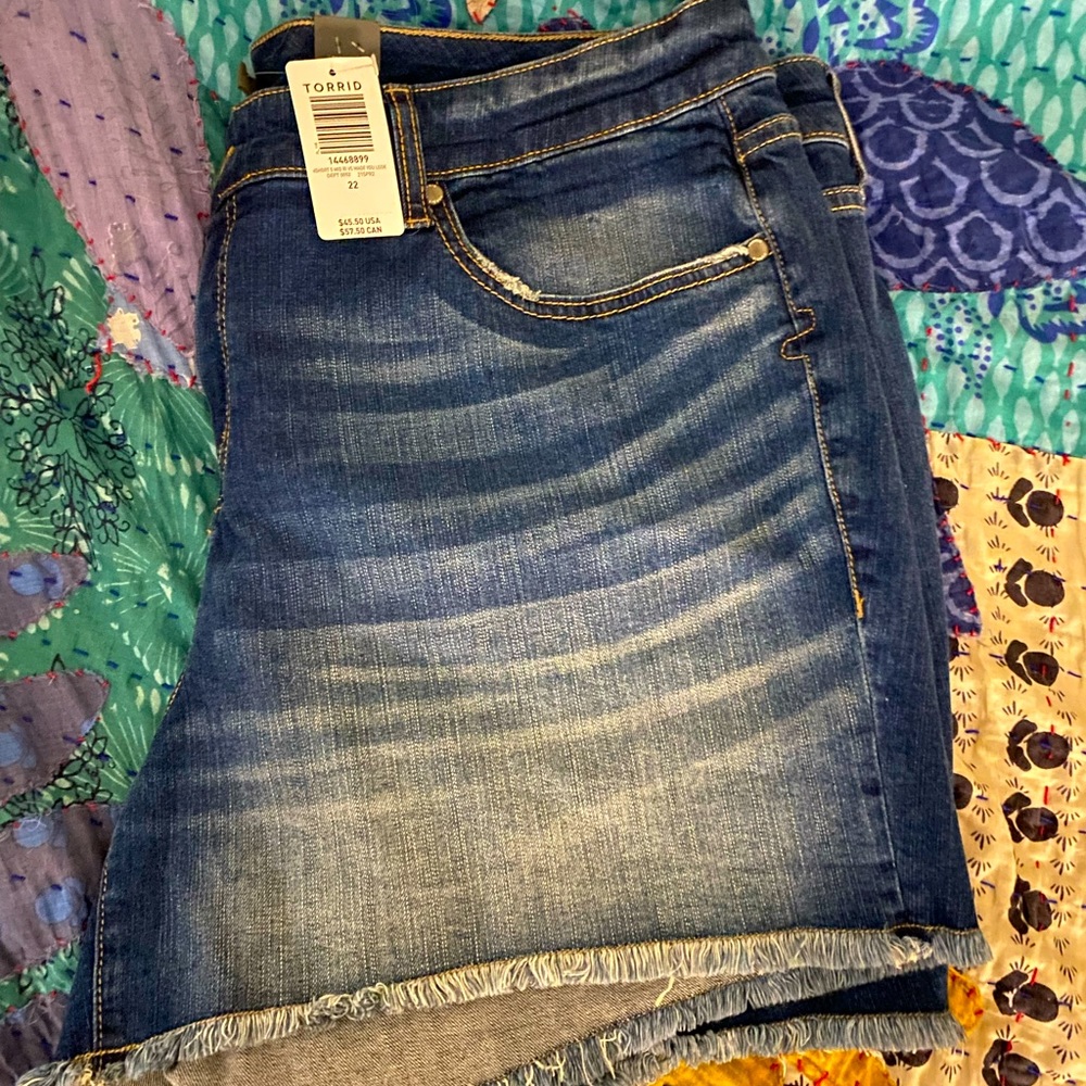 NWT Mid Rise MIDI Short - Vintage Stretch Medium Wash